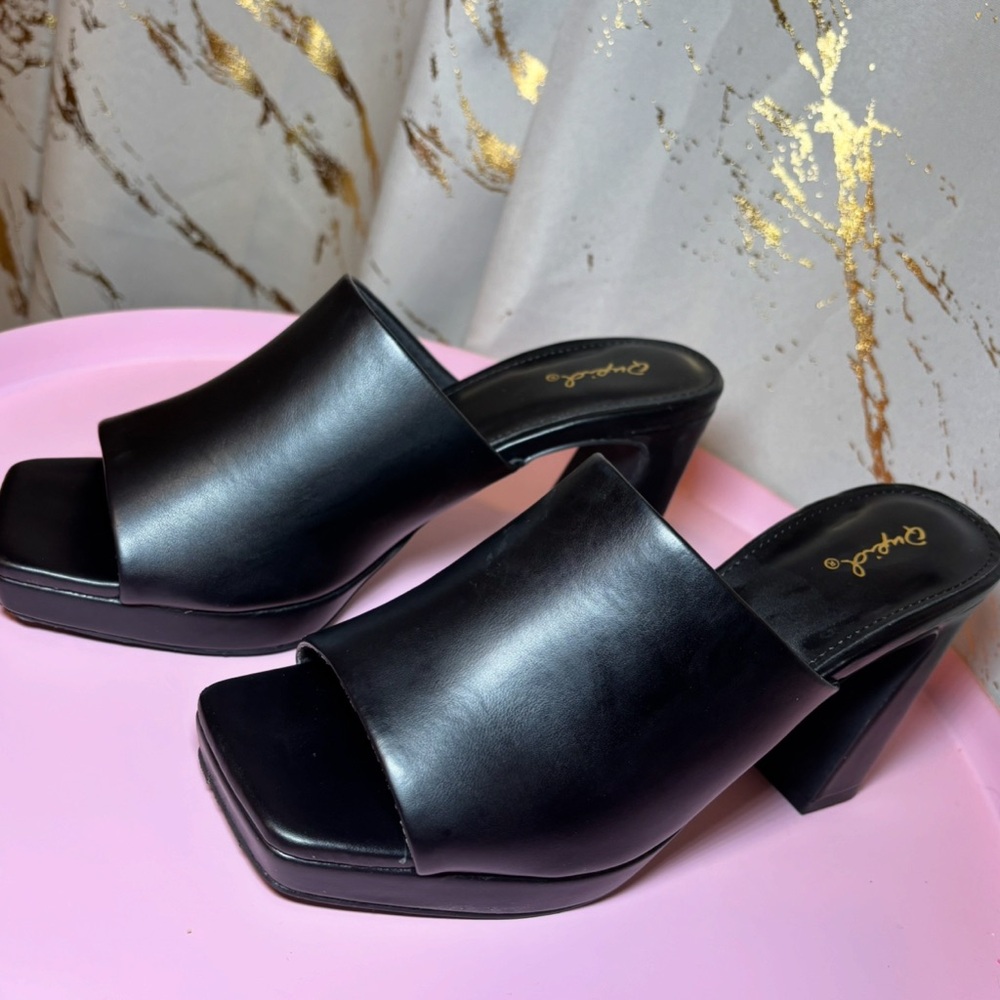 BRAND NEW Black Open-Toe Mules